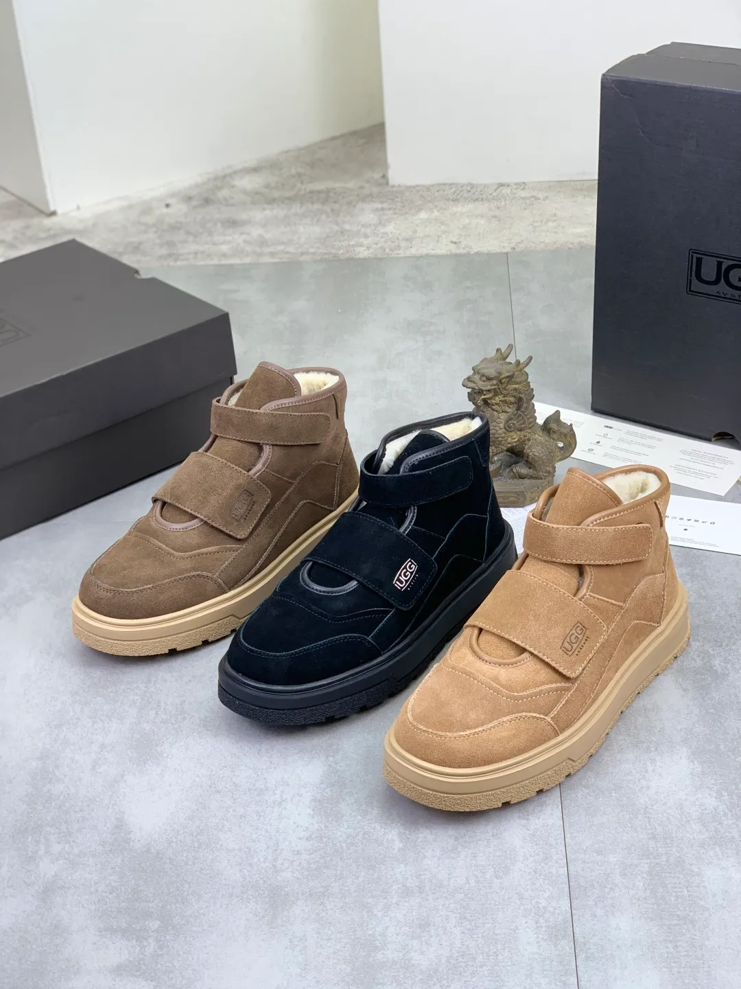 Men's shoes 💰P580 New arrival 🆕🆕🆕 26 New IUGGI Velcro men's shoes Fashionable and casual Velcro men's shoes. First layer suede cowhide + lining wool Rubber outsole Lightweight and non-slip Size: 39-44 Color: three colors
